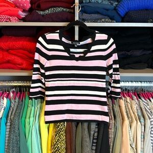 Roz & Ali black/lavender/white striped scalloped v neck 3/4 sleeve sweater XS